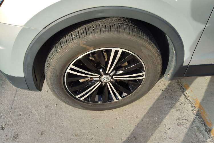 Used Volkswagen Tiguan L 2019 330TSI Automatic Two-Wheel Drive Panoramic Comfort Edition China V Standard
