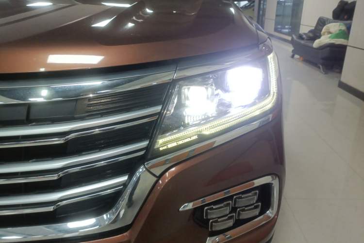 Used Roewe RX8 2018 30T Smart Connectivity Four-Wheel Drive Flagship Edition
