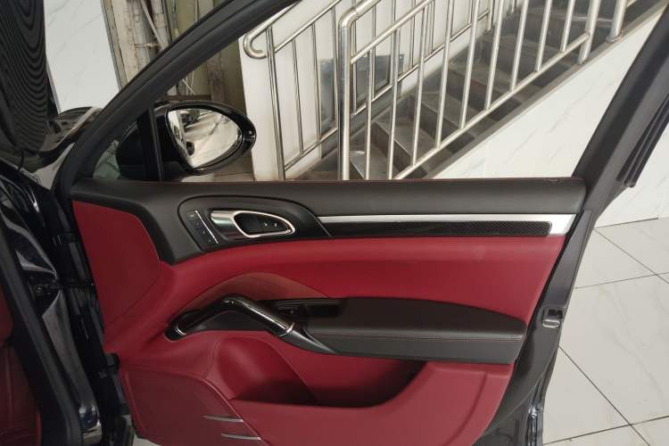 Used Porsche Cayenne 2015 3.6L automatic transmission U.S. specification
