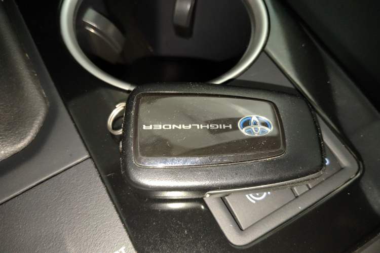 Used Toyota Highlander 2022 Dual-Engine 2.5L Four-Wheel Drive Prestige Version 7 Seats
