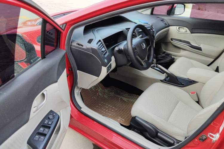 Used Honda Civic 2014 1.8L automatic comfort version
