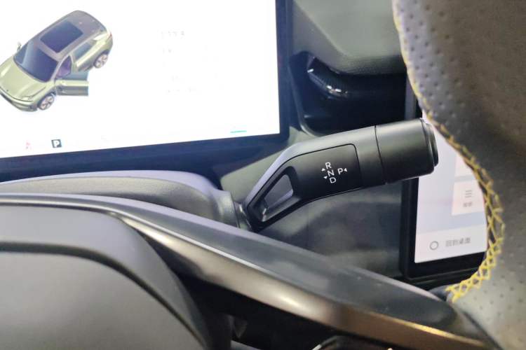 Used Lynk & Co 08 EM-P 2025 220 km All-Wheel-Drive Performance Halo
