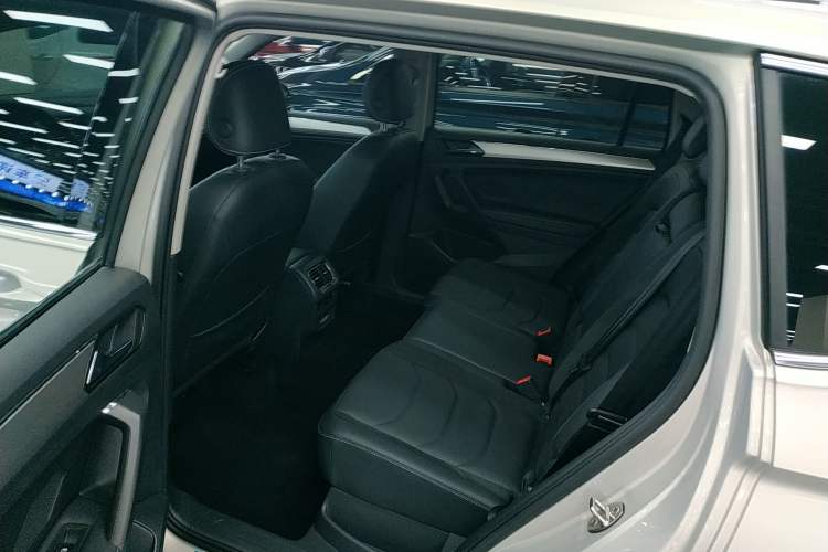 Used Volkswagen Tiguan L 2021 330TSI Automatic Two-Wheel Drive Smart Edition
