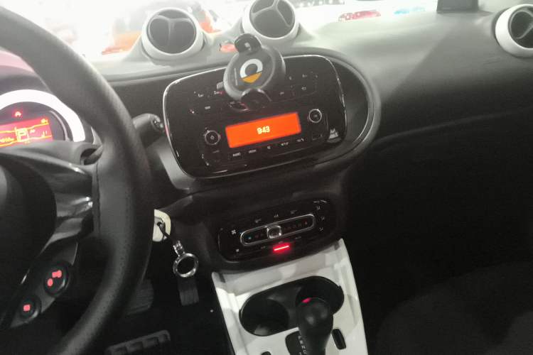 Used  forfour 2016 1.0L 52 kW Dynamic Edition
