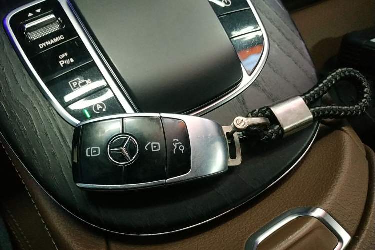 Used Mercedes-Benz E-Class 2022 Second Facelift E 300 L Sporty and Stylish Edition
