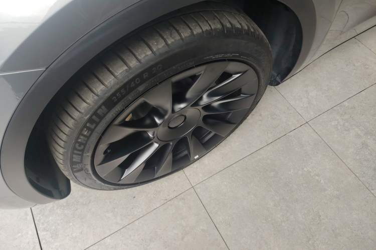 Used Tesla Model Y 2024 Long-Range All-Wheel-Drive Version