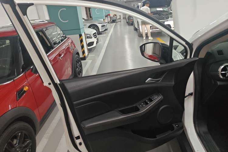 Used BYD Yuan New Energy 2019 EV535 Smart Connect Trendsetting Model
