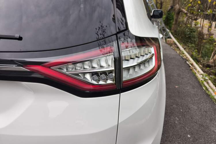 Used Ford Edge 2016 EcoBoost 245 Two-Wheel-Drive Titanium 7-Seater