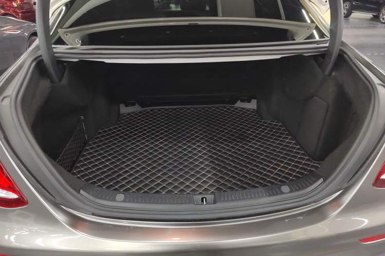 Used Mercedes-Benz E-Class 2018 Facelift E 200 L Sport Edition
