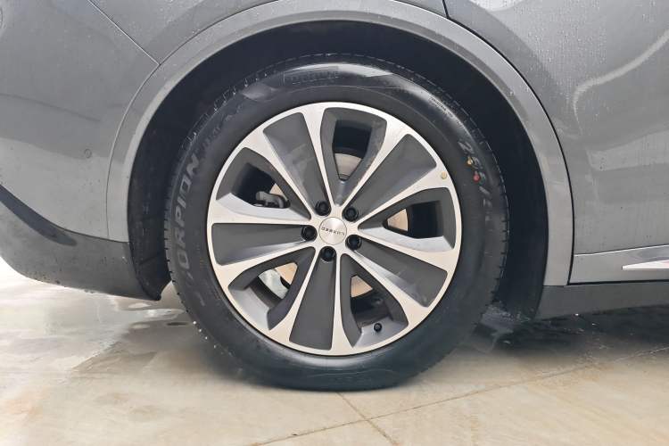 Used Hima Luxeed R7 2025 Range-Extended Version 251 km Max
