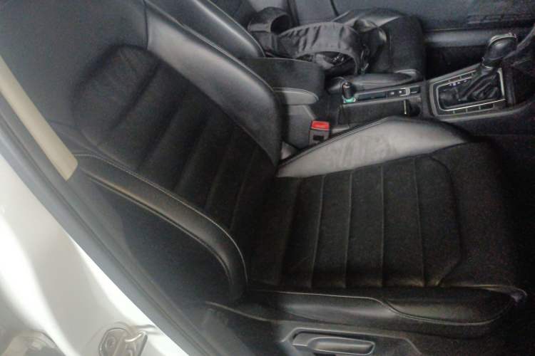 Used Volkswagen Golf 2016 230TSI Automatic Luxury Version
