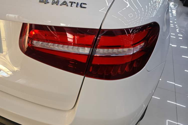 Used Mercedes-Benz GLC 2016 GLC 260 4MATIC Luxury Model