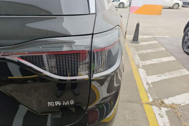 Used Hima AITO M9 2025 Extended-Range Ultra Version 52 kWh 6-Seater
