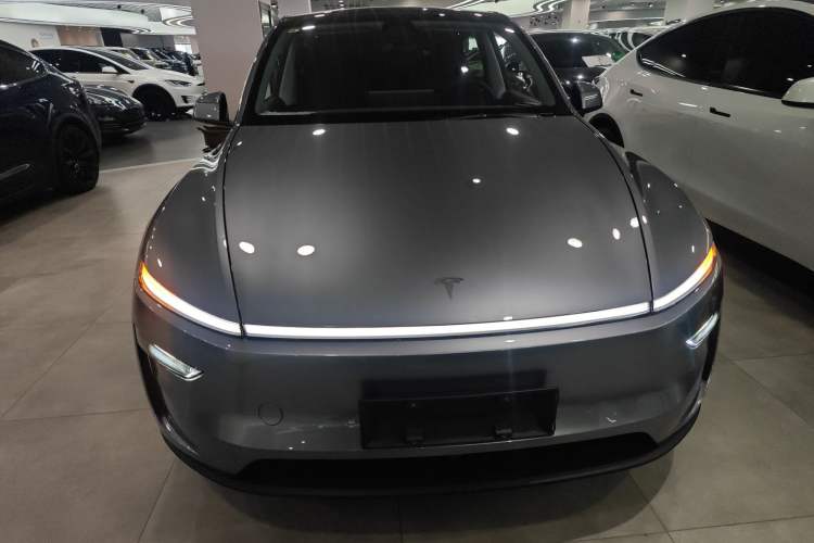 Used Tesla Model Y 2025 Rear-Wheel-Drive Version
