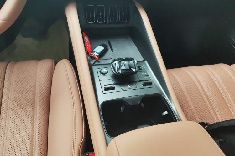 Used BYD Song L EV 2025 Intelligent Driving Version 662 km LiDAR Excellence Edition
