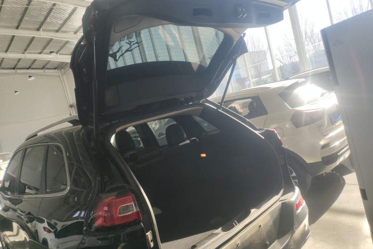 Used  Cherokee 2016 2.4L Leading Edition