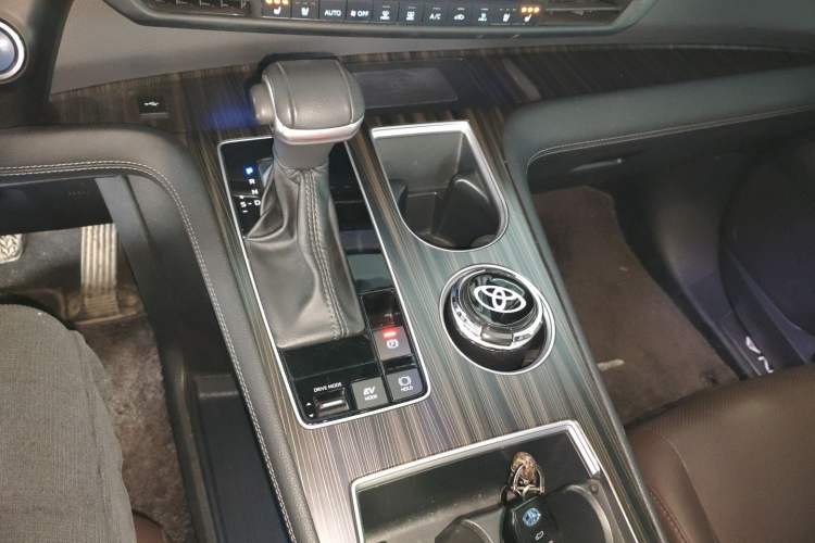 Used Toyota Sienna 2021 2.5L Hybrid Platinum Edition
