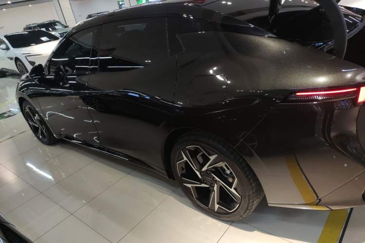 Used Lynk & Co 07 2024 EM-P 126 Long-Range Halo
