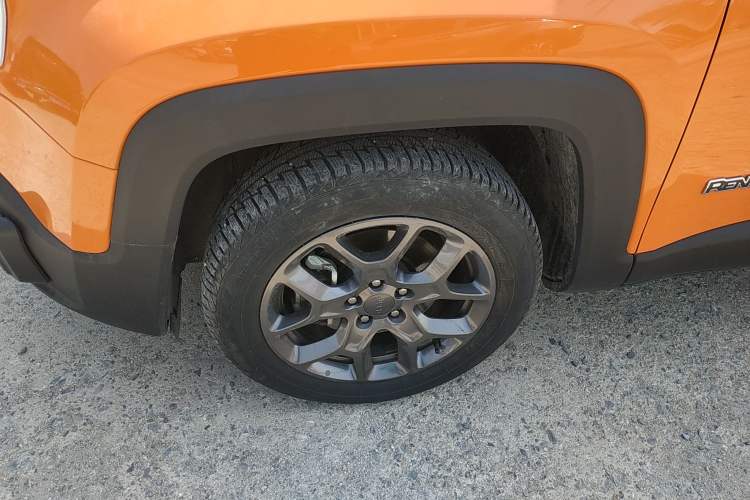 Used  Renegade 2017 180T Automatic Kinetic Edition+
