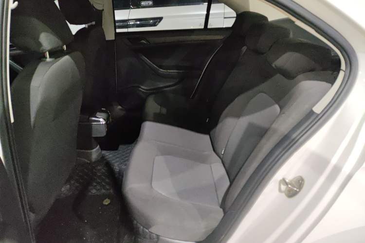 Used Volkswagen Jetta 2015 Value Edition 1.6L Manual Fashionable Style
