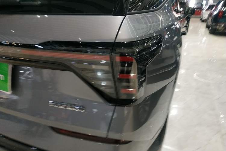 Used Ford Edge 2025 Ford Explorer L 2.0T EcoBoost E-Hybrid Four-Wheel-Drive 7-Seater Supreme Model