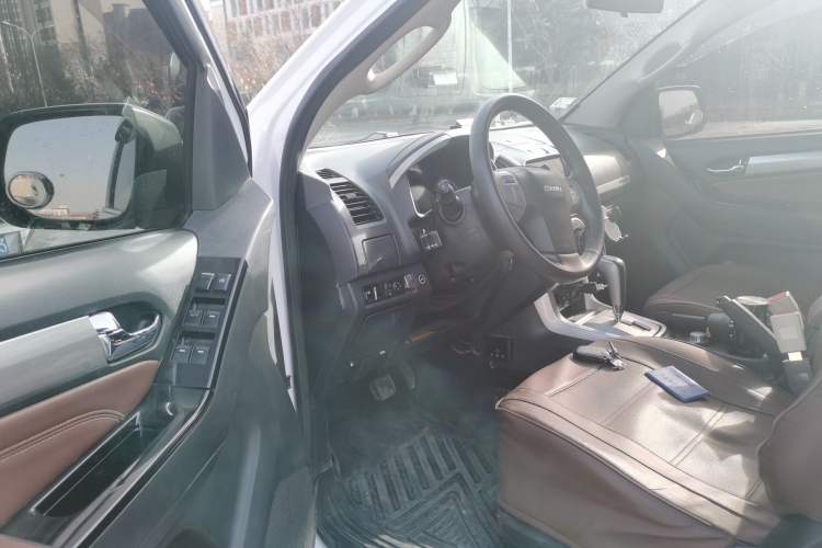 Used Isuzu mu-X 2017 3.0T Four-Wheel Drive Automatic Luxury Edition 5 Seats China IV Standard