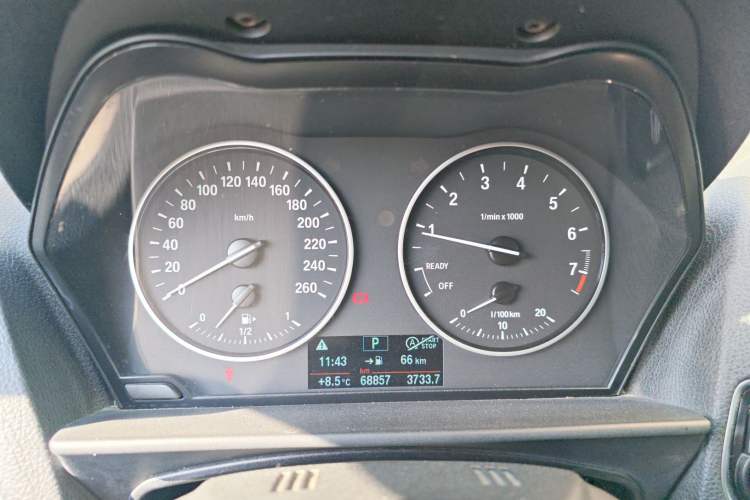 Used BMW 2 Series 2015 220i Convertible Coupe Leading Model
