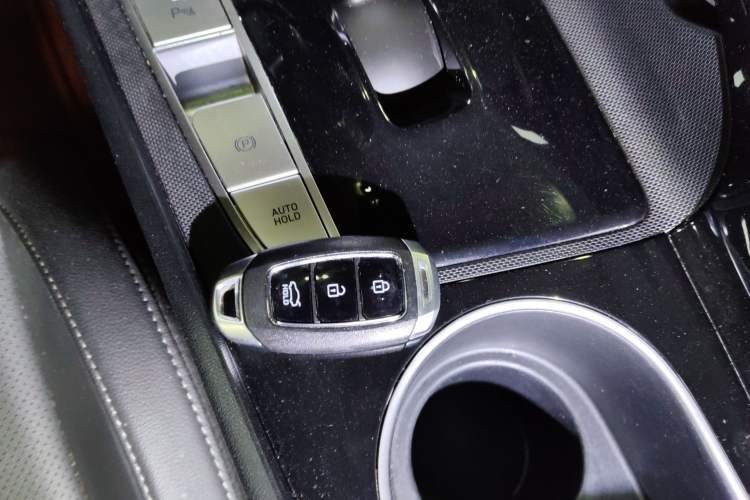 Used Hyundai Elantra 2021 1.5L CVT LUX Prestige Edition
