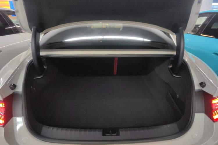 Used  SU7 2024 Rear-Drive Long-Range Intelligent Driving Version
