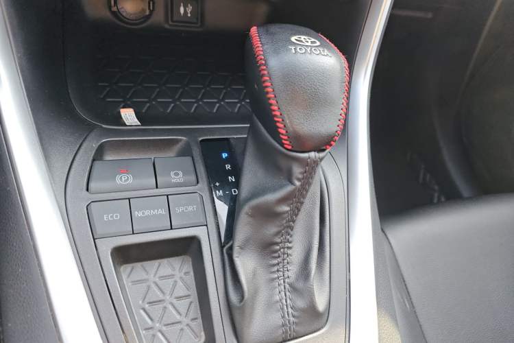 Used Toyota Wildlander 2022 Updated Version 2.0L CVT Two-Wheel Drive Leading Edition
