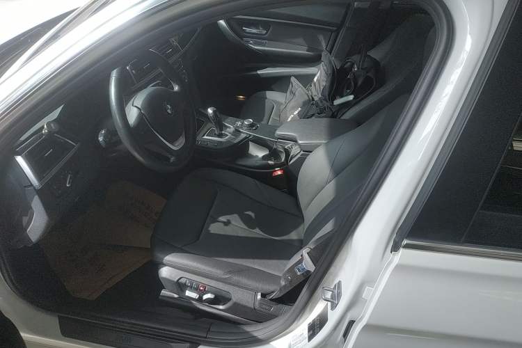 Used BMW 3 Series 2017 320Li Fashion Model
