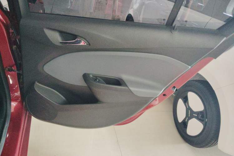 Used Chevrolet Cruze 2018 320 Automatic Pioneer Sunroof Edition
