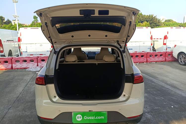 Used Wuling Bingo PLUS 2024 330 km Range Five-Seater Version
