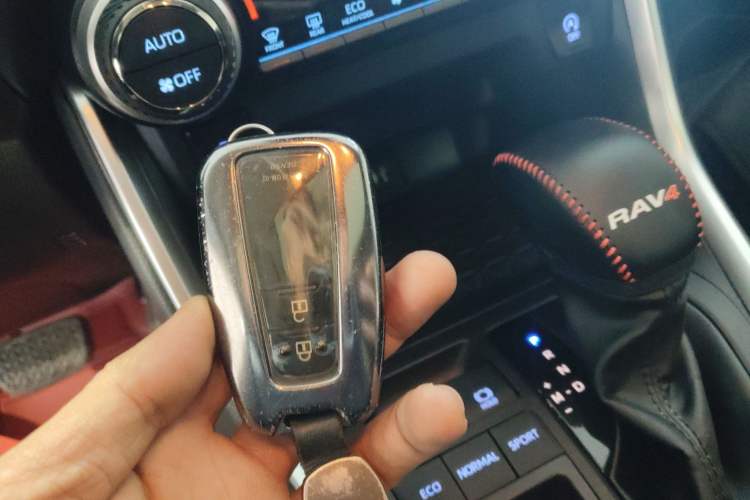 Used Toyota RAV4 2022 2.0L CVT Two-Wheel Drive Fashion Edition
