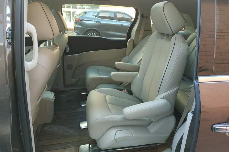 Used Buick GL8 2021 Land Cruiser Executive 652T Premium Model