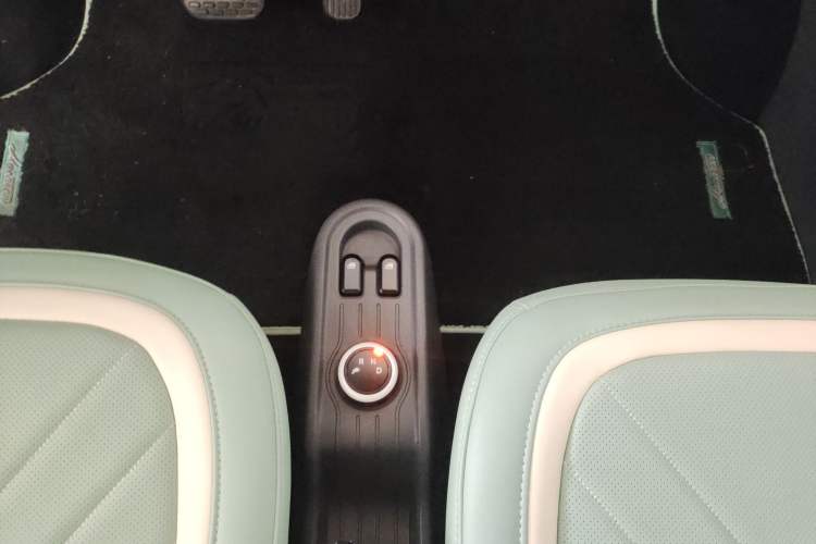 Used Wuling Hongguang MINIEV 2021 Macaron Sandwich Model 120 km Lithium Iron Phosphate