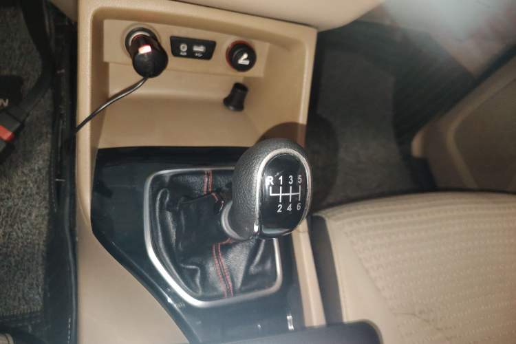 Used Baojun 730 2017 1.5T Manual Fashion Version 7 Seats China V Emission Standard
