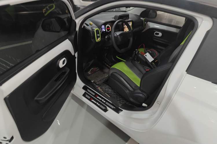 Used Roewe Clever 2021 302 km New Four-Seater Super-Efficient Version