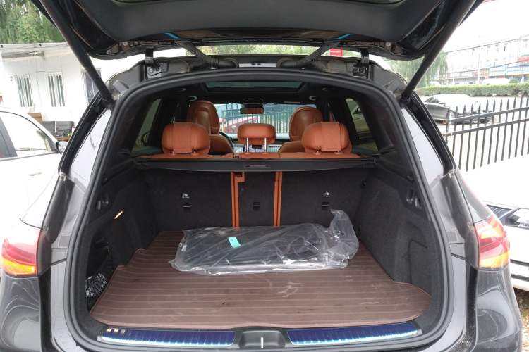 Used Mercedes-Benz GLC 2024 GLC 260 L 4MATIC Luxury Model 5 Seats
