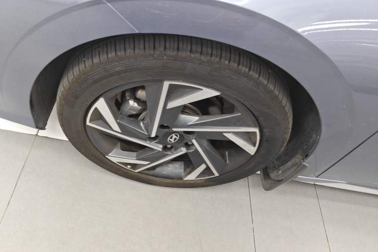 Used Hyundai Elantra 2023 1.5L CVT LUX Prestige Edition
