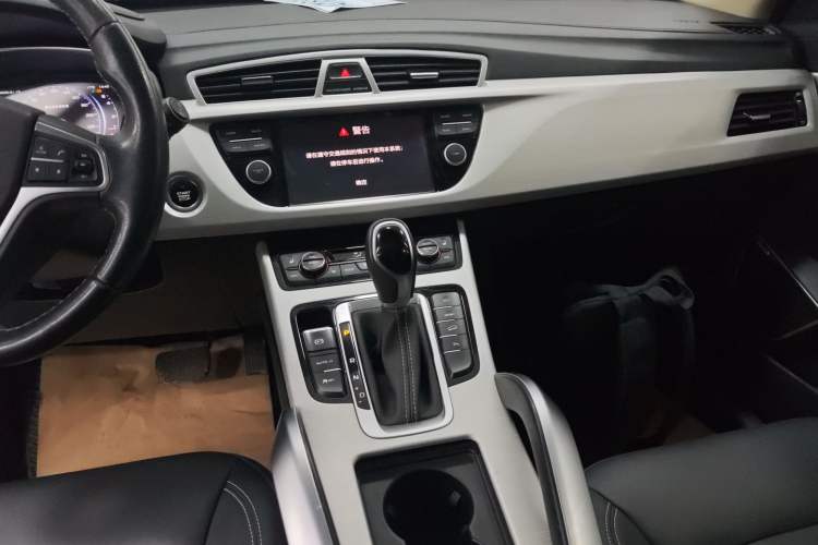 Used Geely Auto Emgrand X7 Sport 2018 1.8TD Automatic Two-Wheel Drive Smart Connect 4G Internet Edition
