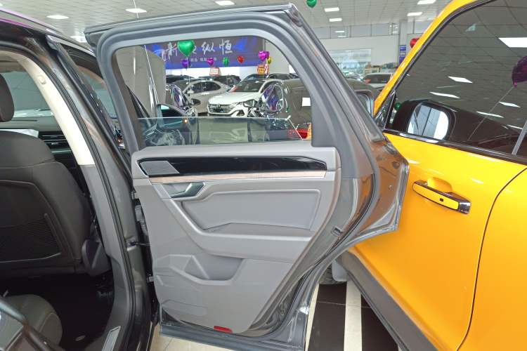 Used Volkswagen Touareg 2020 3.0 TSI Luxury Edition China VI
