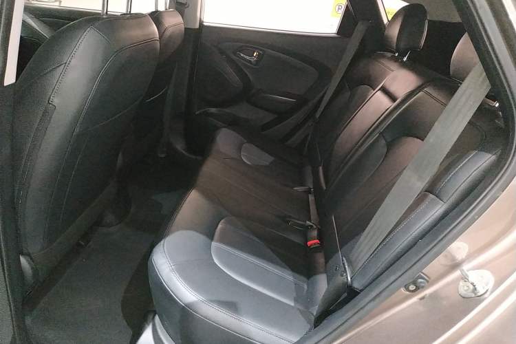 Used Hyundai ix35 2015 2.0L Automatic 2WD Smart Type China IV