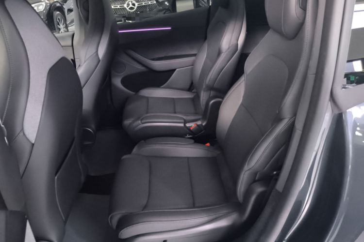 Used Tesla Model Y L 2025 Long-Range All-Wheel-Drive Version
