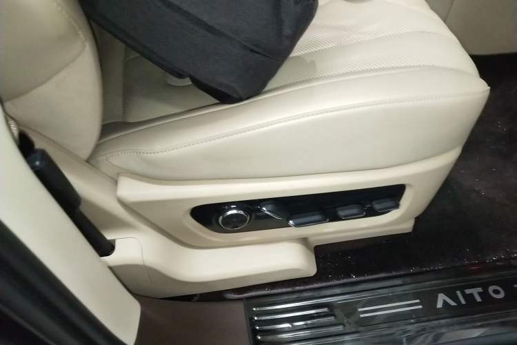 Used Hima AITO M9 2024 Range-Extended Ultra Version 42 kWh 6-Seater Model
