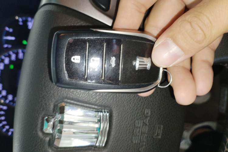 Used Toyota Crown 2012 2.5L Royal Leather Edition
