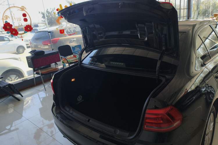 Used Volkswagen Lavida 2017 1.6L Automatic Fashion Edition