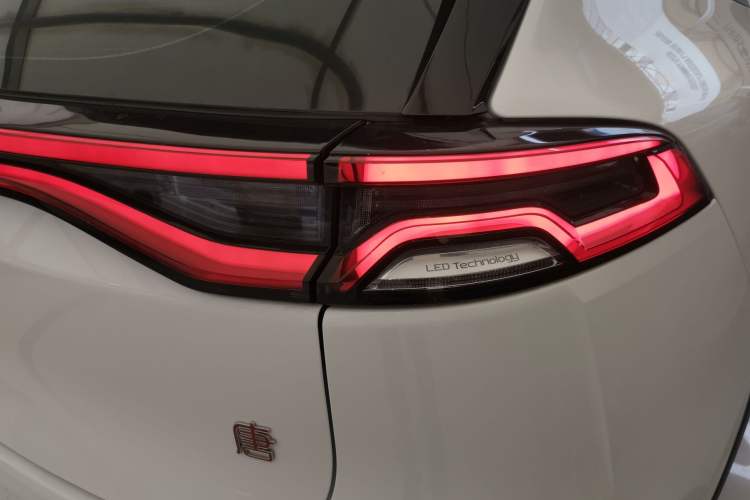 Used BYD Tang 2018 2.0T Automatic SmartConnect Prestige 7-Seater China V Standard