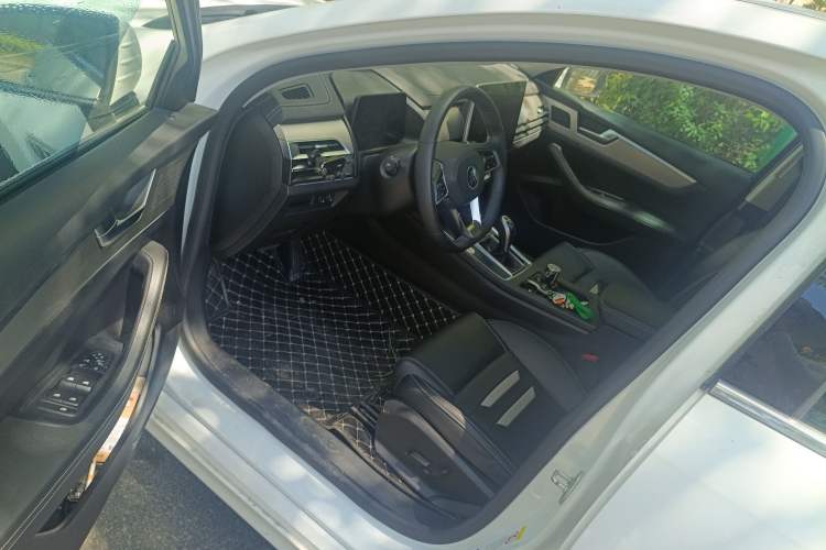 Used BYD Qin Pro 2019 Super Edition 1.5TI Automatic Smart Connect Enjoyment Model China VI Standard
