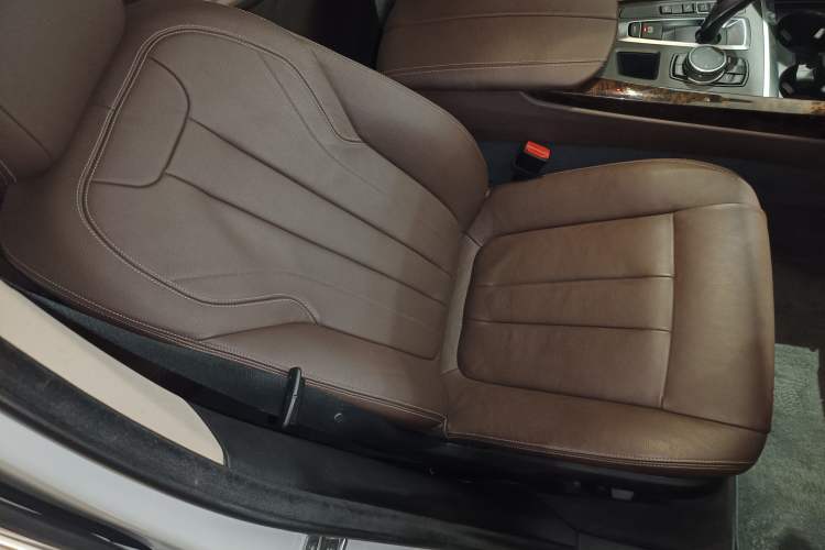 Used BMW X5 2015 xDrive28i
